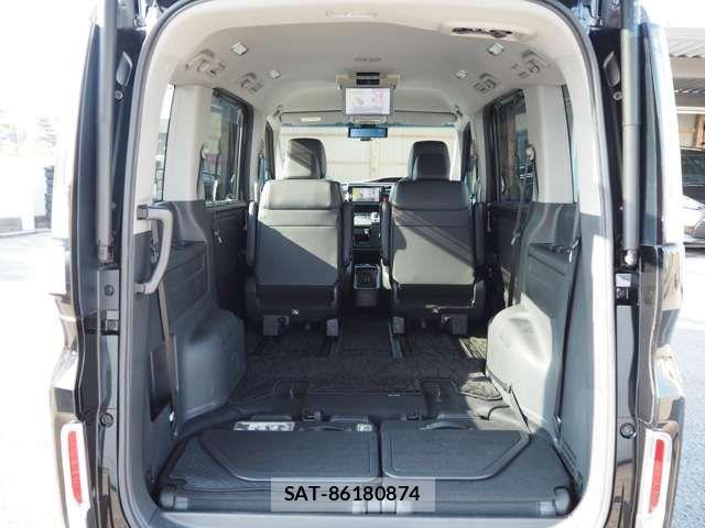 Honda STEP WGN 2017-09 8210445-11