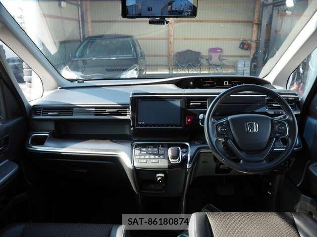 Honda STEP WGN 2017-09 8210445-1