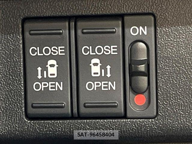 Honda STEP WGN 2018-02 8231940-5