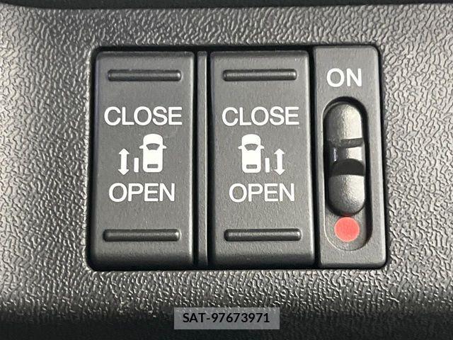 Honda STEP WGN 2017-10 8317388-4