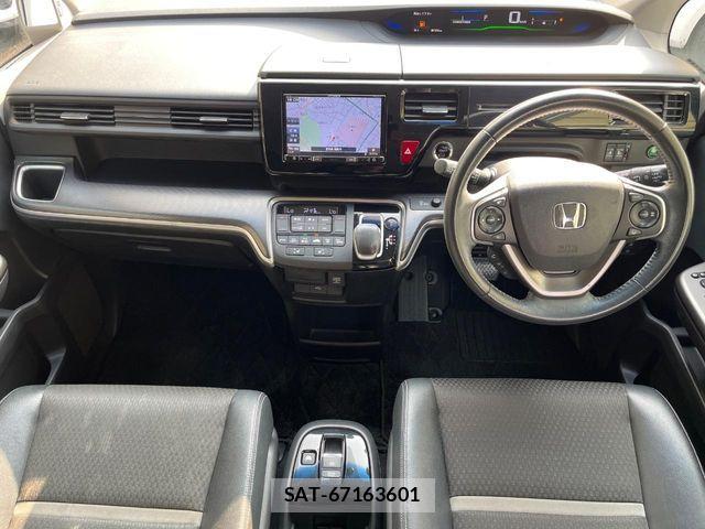 Honda STEP WGN 2018-01 8355674-1
