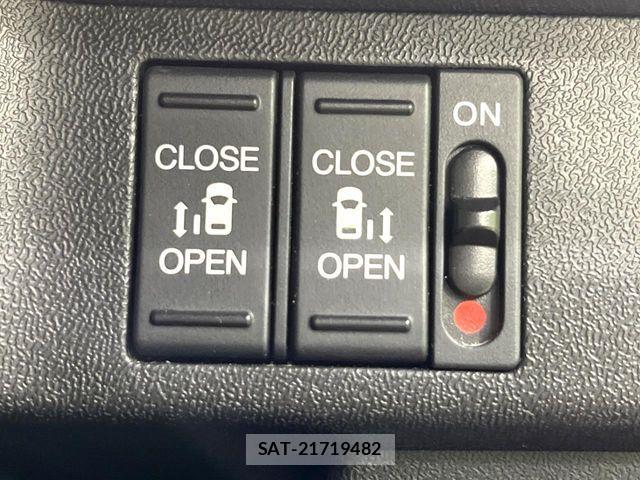 Honda STEP WGN 2017-10 8686670-5