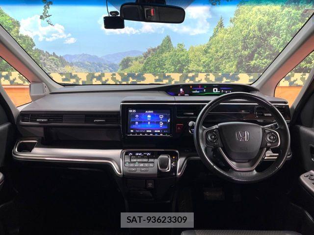 Honda STEP WGN 2019-01 8882379-1