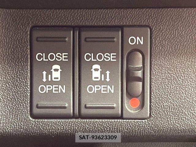 Honda STEP WGN 2019-01 8882379-5