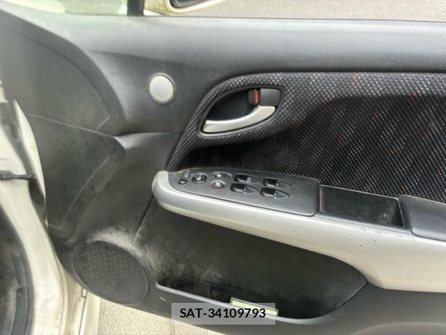 Honda STREAM 2010-04 7330361-15