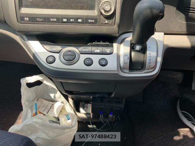 Honda STREAM 2009-10 7562924-23