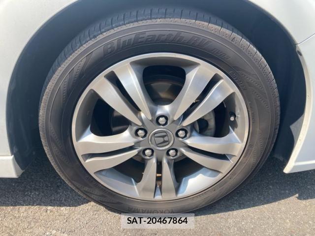 Honda STREAM 2012-07 8075740-2