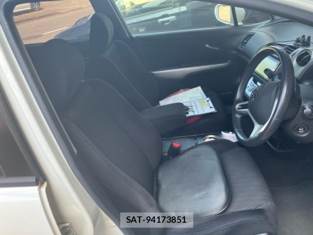 Honda STREAM 2013-06 8338032-14
