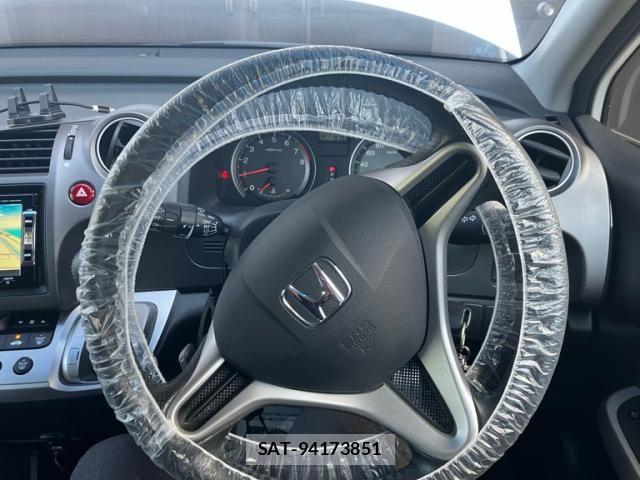 Honda STREAM 2013-06 8338032-16