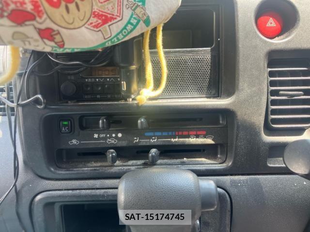 Subaru SAMBAR 2012-06 8317398-17