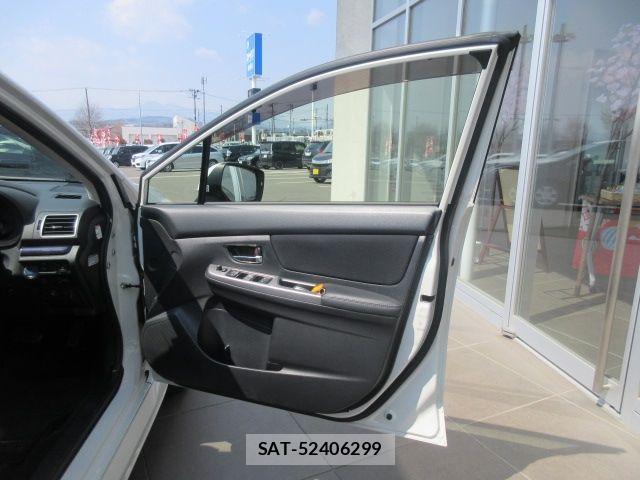 Subaru XV HYBRID 2015-09 6717447-10