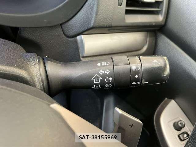 Subaru XV HYBRID 2014-01 7330403-17