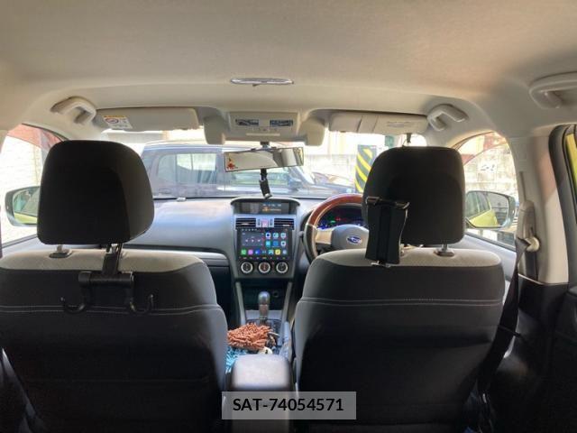 Subaru XV HYBRID 2014-02 8629145-10