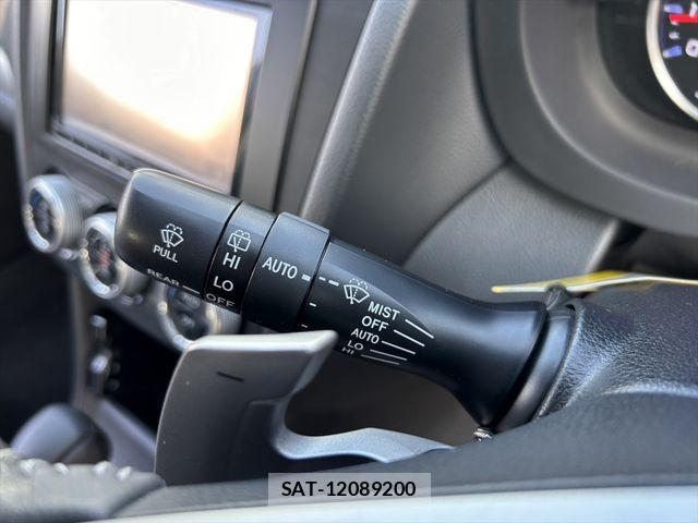 Subaru XV HYBRID 2013-07 8882416-23
