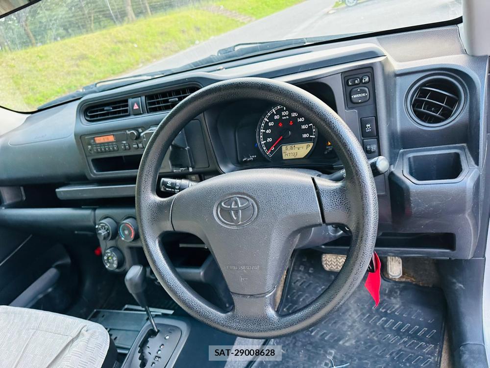 Toyota SUCCEED 2019-03 7349928-14