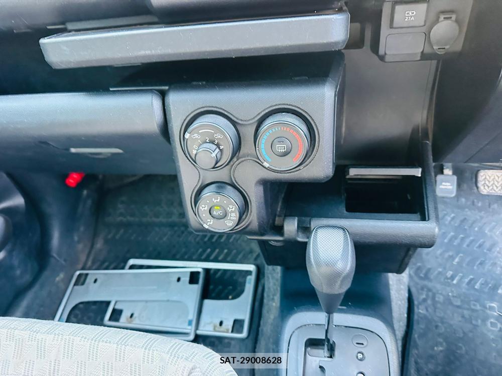 Toyota SUCCEED 2019-03 7349928-19