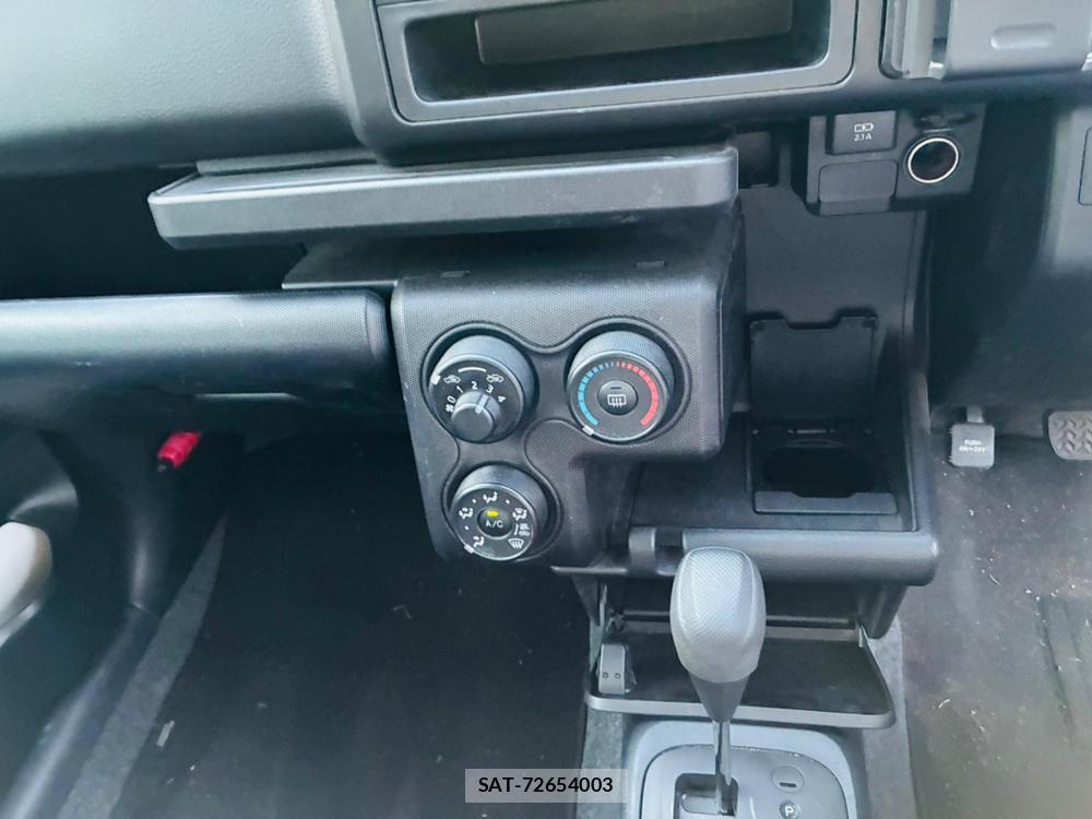 Toyota SUCCEED VAN 2019-06 7683579-19