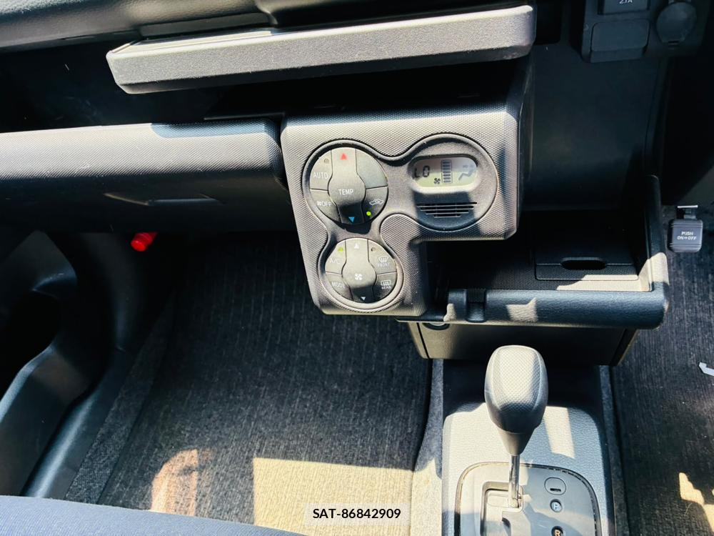 Toyota SUCCEED VAN 2019-04 8056480-19