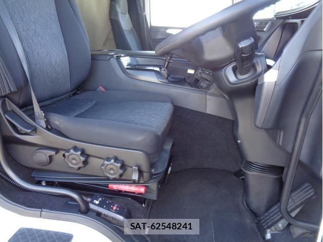 Mitsubishi GREAT 2023-10 1346318-26