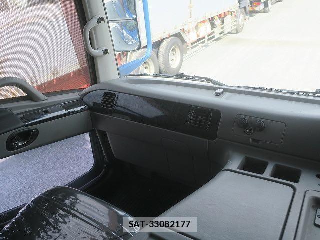 Mitsubishi GREAT 2016-12 1375204-12