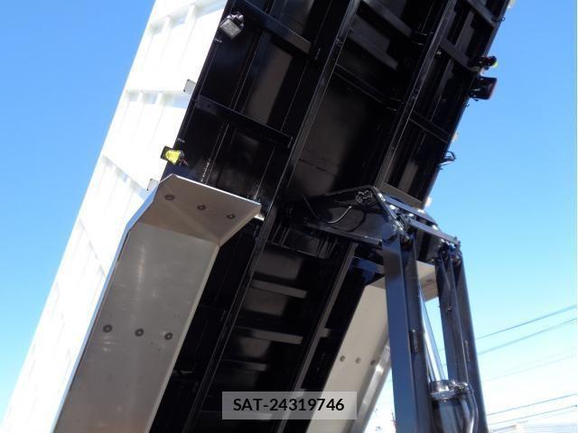 Mitsubishi GREAT 2023-09 537137-7