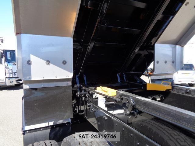 Mitsubishi GREAT 2023-09 537137-8