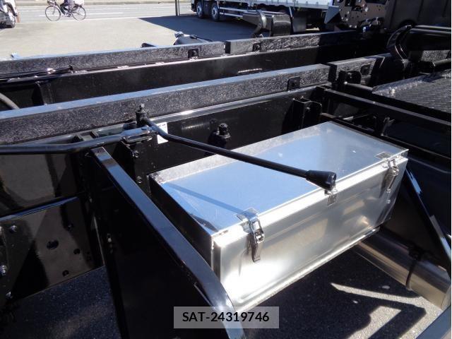 Mitsubishi GREAT 2023-09 537137-9