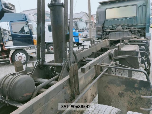 Mitsubishi GREAT 2002-12 1587414-27
