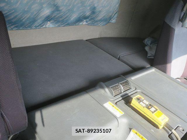 Mitsubishi GREAT 2011-10 1627916-22
