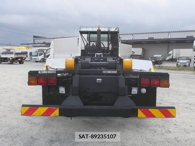 Mitsubishi GREAT 2011-10 1627916-4