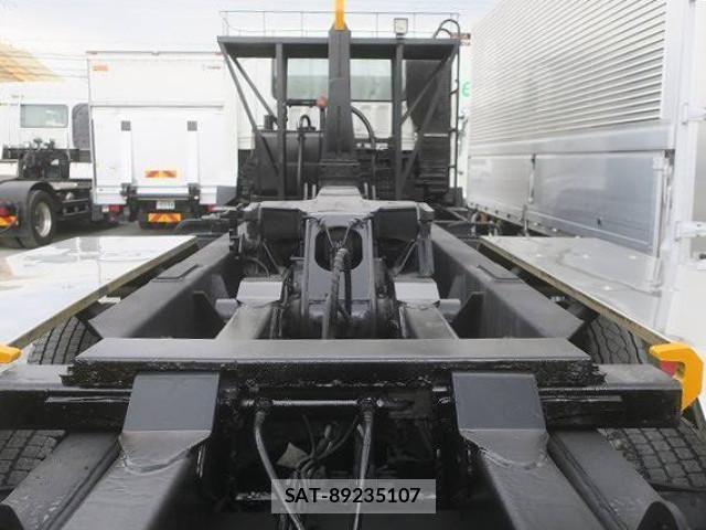 Mitsubishi GREAT 2011-10 1627916-7