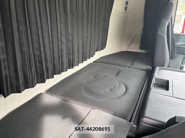 Mitsubishi GREAT 2023-06 2216994-23
