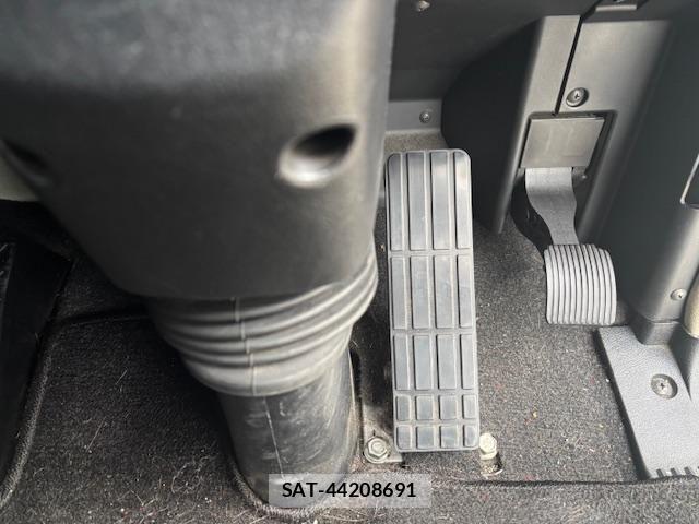 Mitsubishi GREAT 2023-06 2216994-26