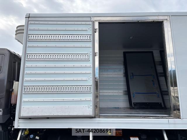 Mitsubishi GREAT 2023-06 2216994-5