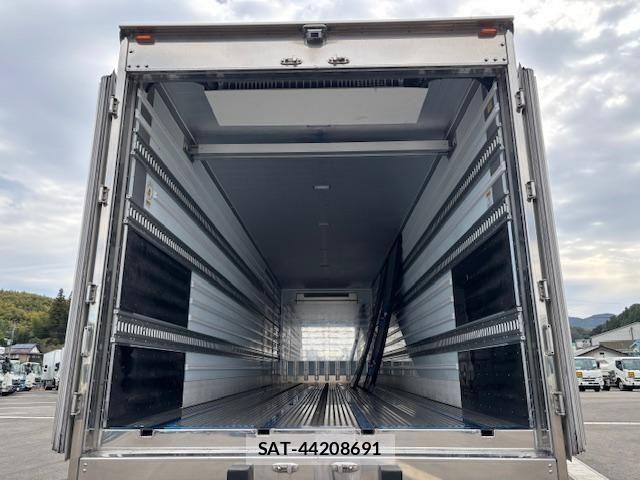 Mitsubishi GREAT 2023-06 2216994-6