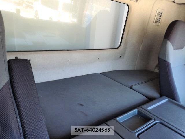 Mitsubishi GREAT 2012-12 2678129-11