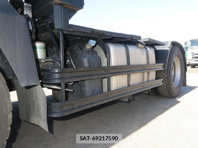Mitsubishi GREAT 2019-11 3910438-9
