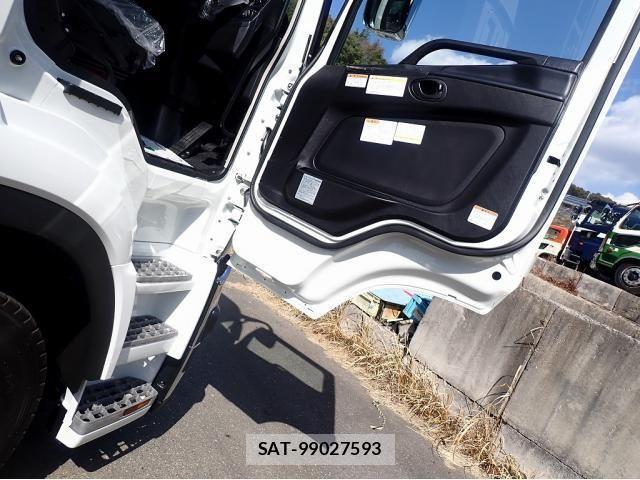 Mitsubishi GREAT 2025-07 3910429-22