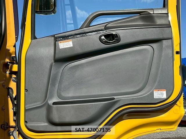 Mitsubishi GREAT 2013-06 4111736-14
