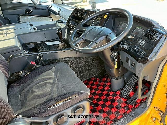 Mitsubishi GREAT 2013-06 4111736-15