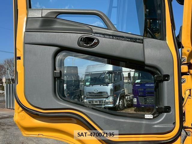 Mitsubishi GREAT 2013-06 4111736-18