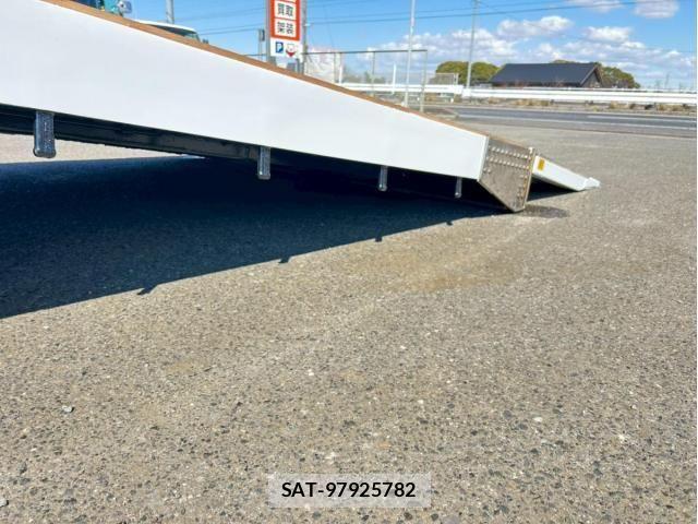 Mitsubishi GREAT 2013-03 4424294-18