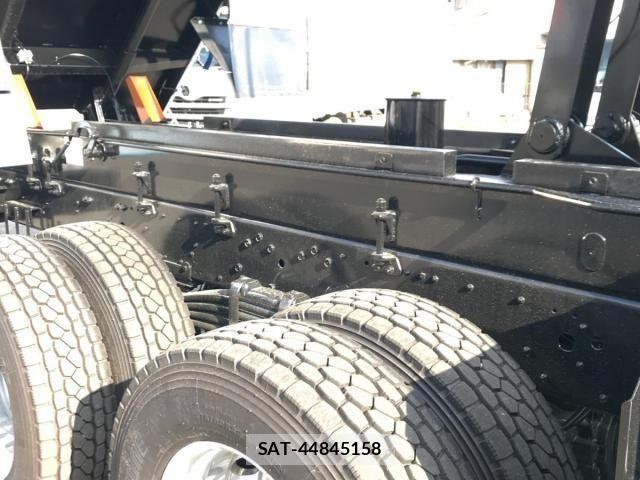 Mitsubishi GREAT 2025-05 4424292-18