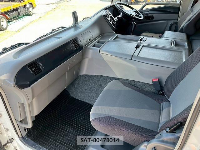 Mitsubishi GREAT 2016-02 4758417-20