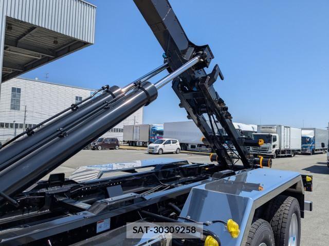 Mitsubishi GREAT 2025-12 6527716-17