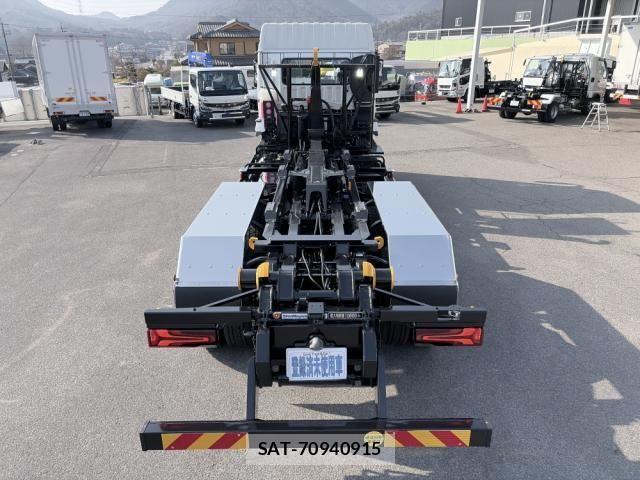 Mitsubishi GREAT 2026-01 6678283-14