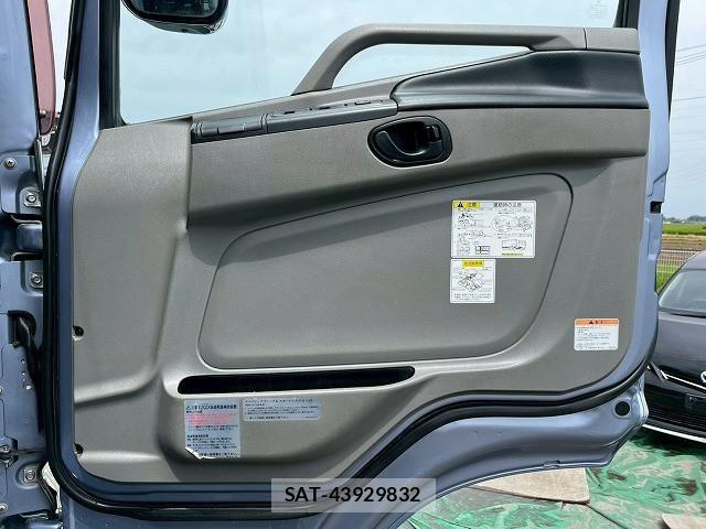 Mitsubishi GREAT 2017-08 6678304-16
