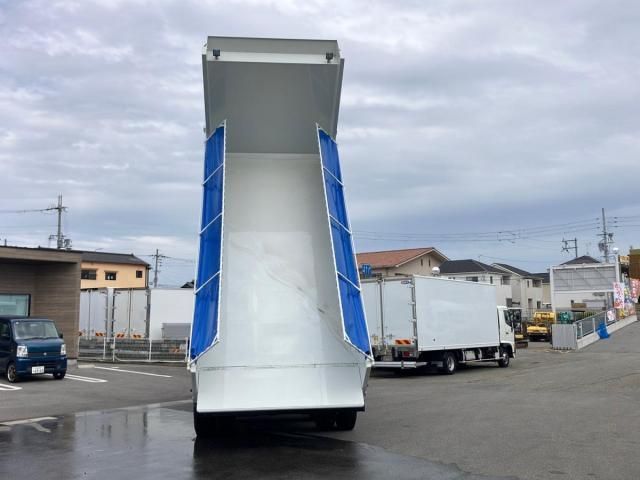 Mitsubishi GREAT 2026-01 6805530-9
