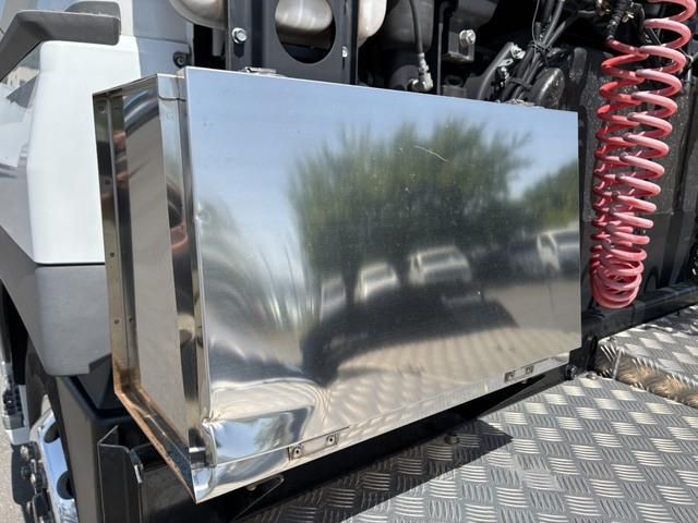 Mitsubishi GREAT 2023-01 6964486-12