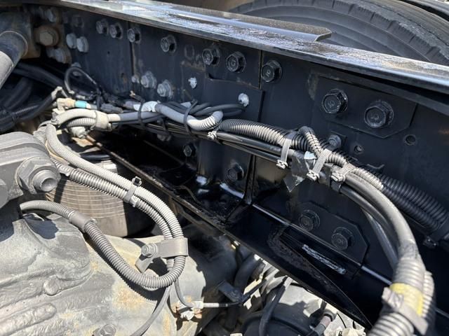 Mitsubishi GREAT 2023-01 6964486-22